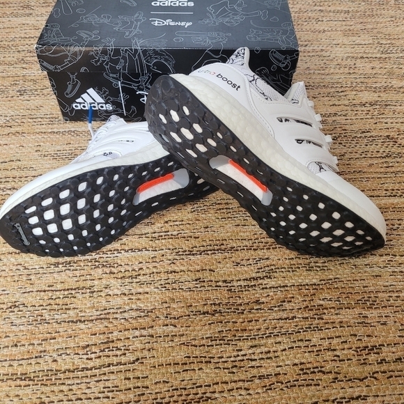 ADIDAS Ultraboost DNA X Disney Goofy White Runners - Picture 7 of 8